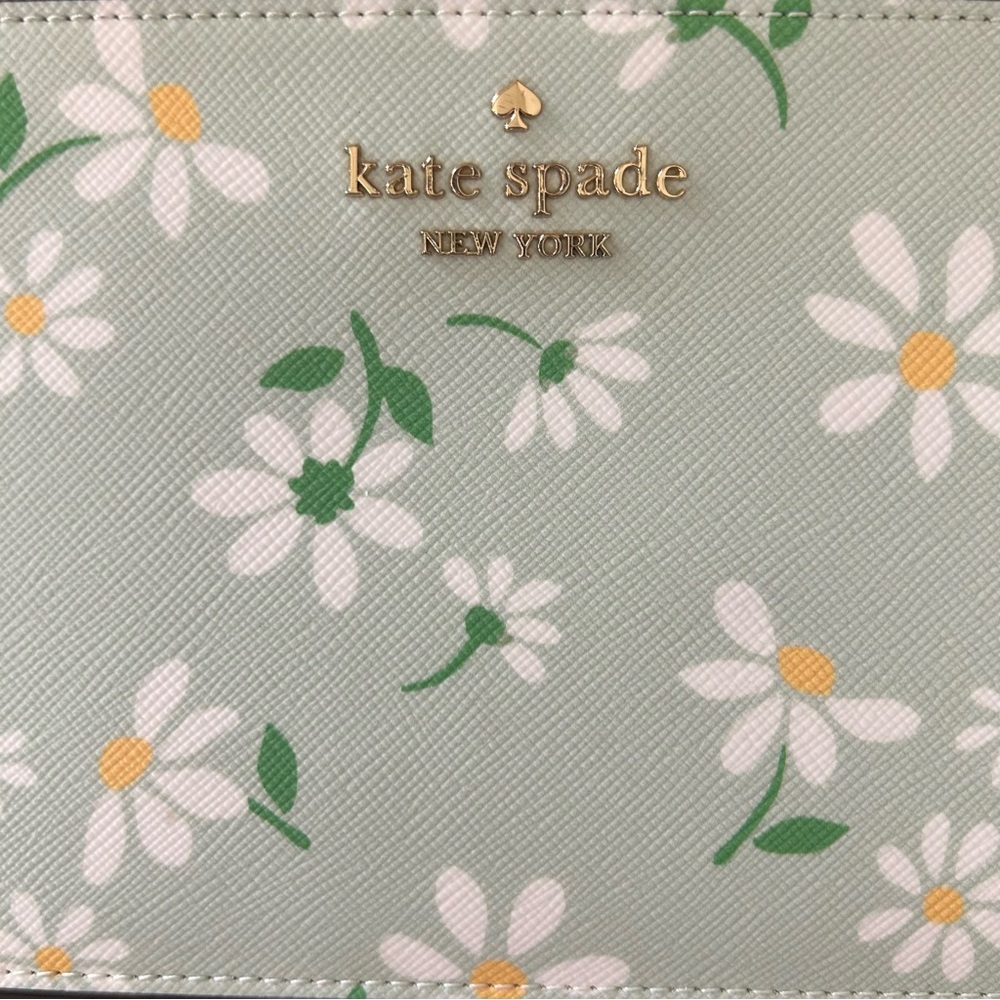 Kate Spade Lucy Day Tripper Daisy Medium L-Zip Wristlet - Picture 3 of 16
